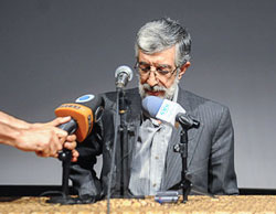 روایت حداد عادل از هزینه‌هایی که احمدی‌نژاد به نظام تحمیل کرد