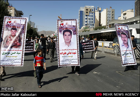 تشییع پیکر 3 شهید جنگ سوریه در مشهد (عکس)