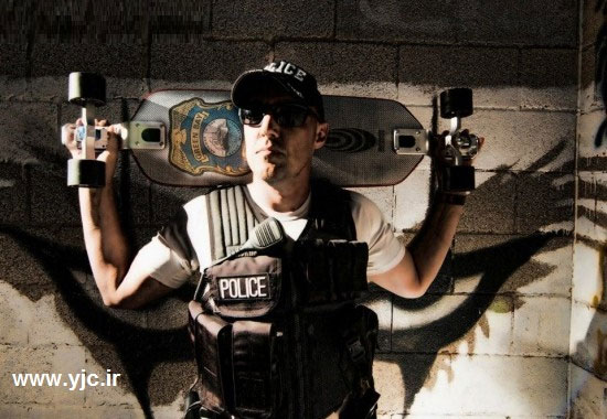 اولین پلیس اسکیت سوار در دنیا (+عکس)