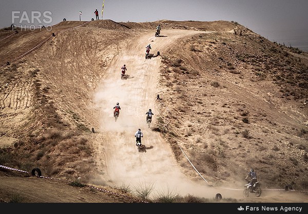مسابقات موتورکراس در تهران (عکس)