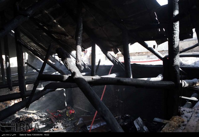 مهار آتش سوزی در بازار تهران (عکس)