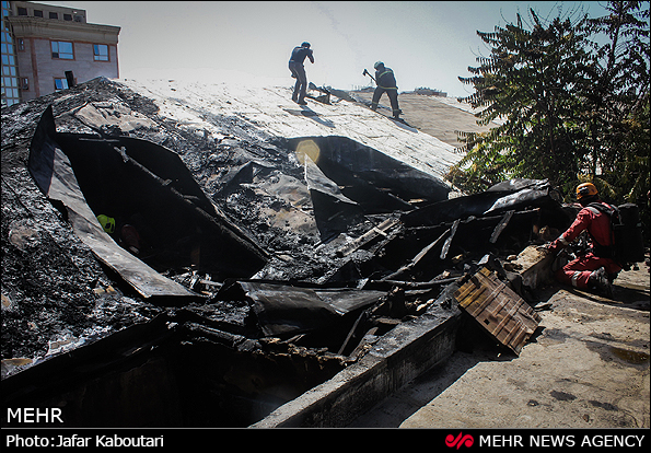 آتش سوزی در انبار لوازم یدکی خودرو - مشهد (عکس)