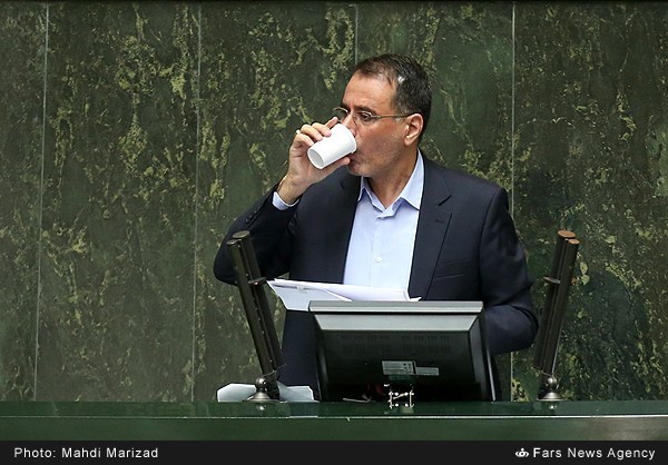 حاشیه هایی از جلسه استیضاح وزیر علوم (عکس)