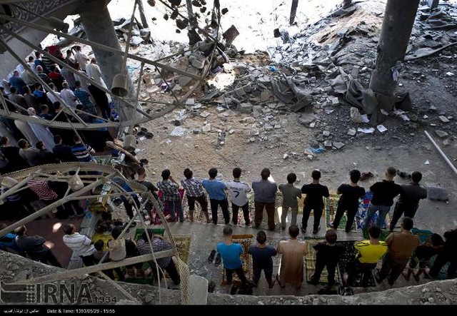 برپایی نماز در مساجد تخریب شده غزه (عکس)