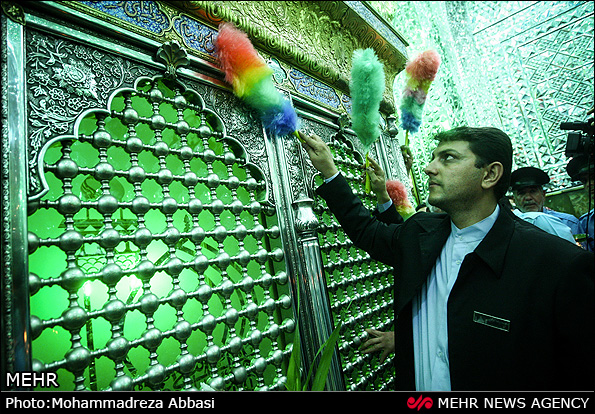 غبار روبی امامزاده صالح - تهران (عکس)