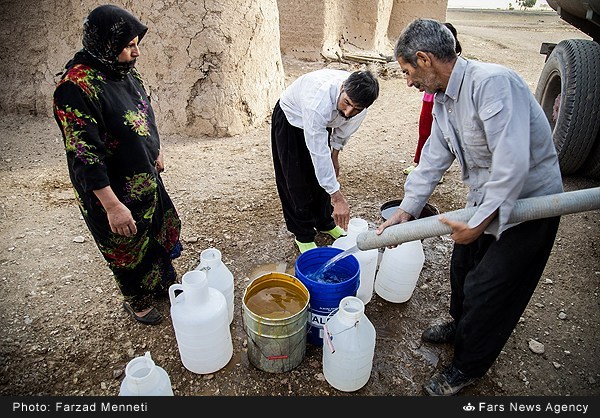 آبرسانی به روستاهای محروم کرمانشاه (عکس)