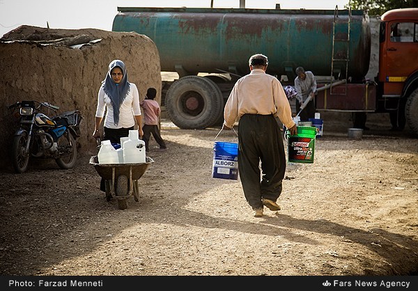آبرسانی به روستاهای محروم کرمانشاه (عکس)