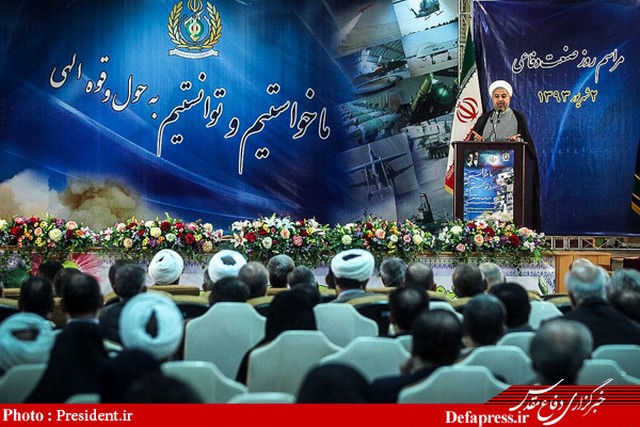 بازدید روحانی از نمایشگاه وزارت دفاع (عکس)