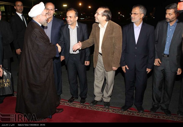 بازگشت روحانی به تهران (عکس)