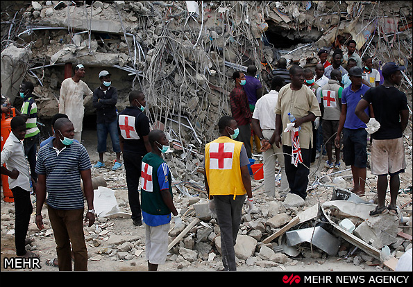 مرگ ده ها تن در حادثه ریزش ساختمان در نیجریه‎ (عکس)