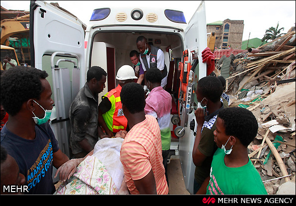 مرگ ده ها تن در حادثه ریزش ساختمان در نیجریه‎ (عکس)