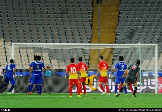 بازی فوتبال استقلال و فولاد خوزستان (عکس)