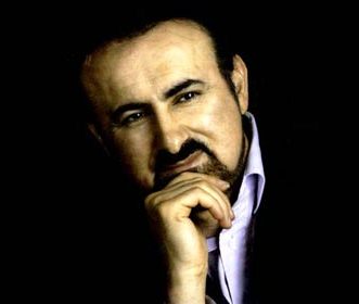 یک خواننده در پرسپولیس سمت گرفت یک خواننده در پرسپولیس سمت گرفت