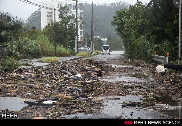 توفان در چین و ژاپن (عکس)