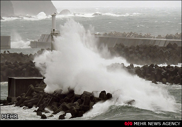 توفان در چین و ژاپن (عکس)