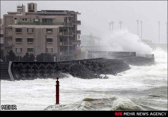 «ونگ فونگ» چین و ژاپن را تکان داد (عکس)