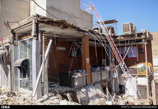 ریزش ساختمان بانک - سمنان (عکس)