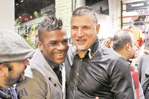 محمدرضاگلزاردرمغازه دایی(گزارش تصویری)