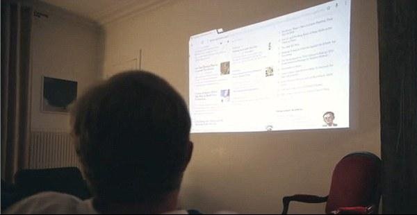 با این ربات همه خانه را به تلویزیون تبدیل کنید! با این ربات همه خانه را به تلویزیون تبدیل کنید!