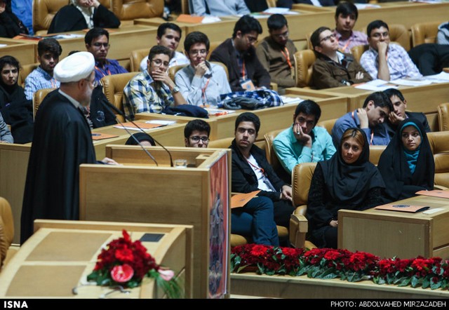 همایش ملی نخبگان جوان با حضور روحانی (عکس)