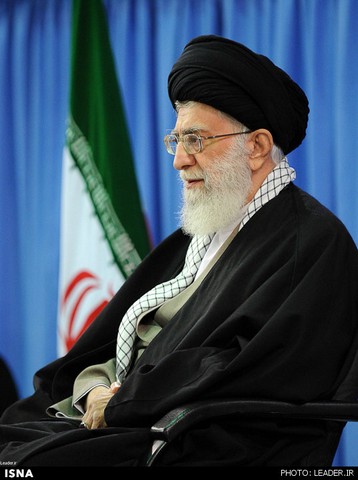 دیدار نخبگان با رهبری (عکس)