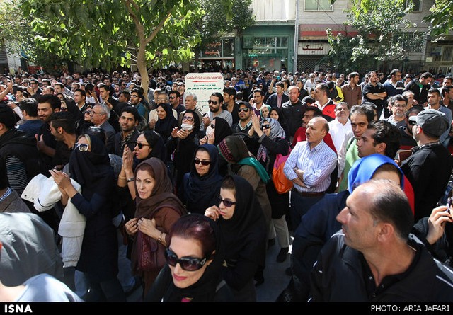 تجمع اصفهانی ها در اعتراض به اسید‌پاشی‌ های اخیر (عکس)
