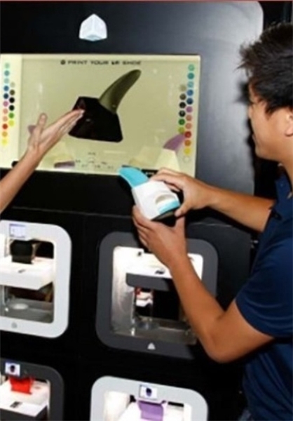 تولید کفش توسط مشتری با چاپگرسه بعدی+تصاویر تولید کفش توسط مشتری با چاپگرسه بعدی+تصاویر