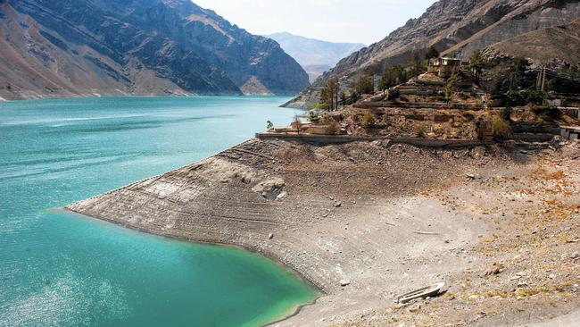 نماز باران در کنار 