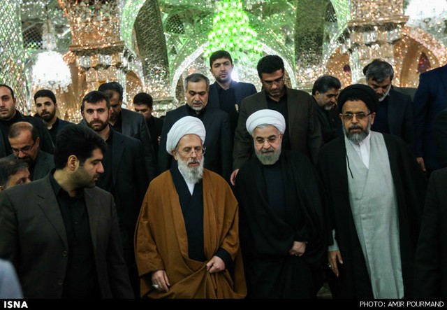 عزاداری عاشورا با حضور روحانی (عکس)