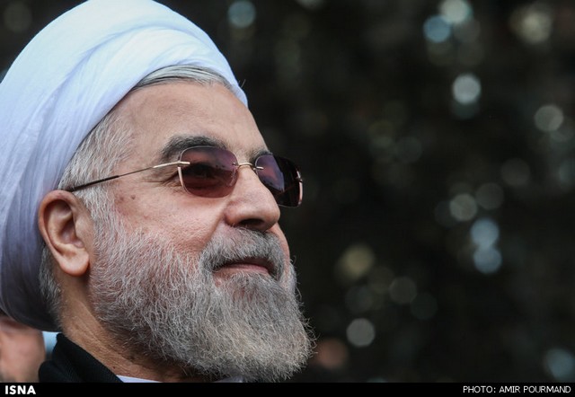 عزاداری عاشورا با حضور روحانی (عکس)