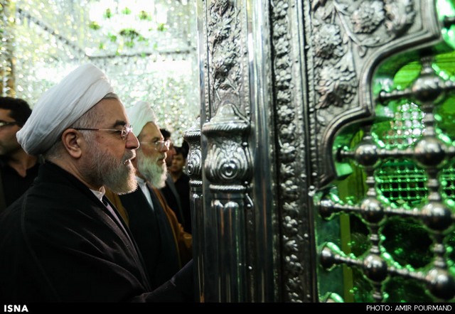 عزاداری عاشورا با حضور روحانی (عکس)