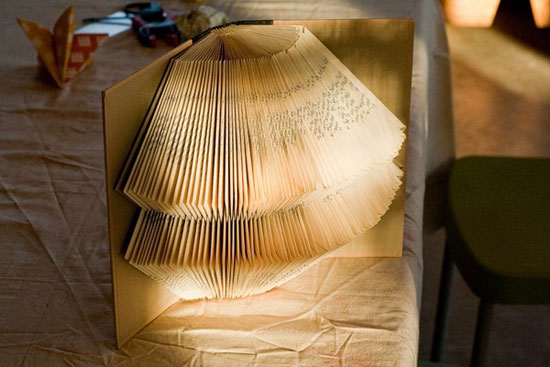 کتاب فقط برای خواندن نیست! (عکس)