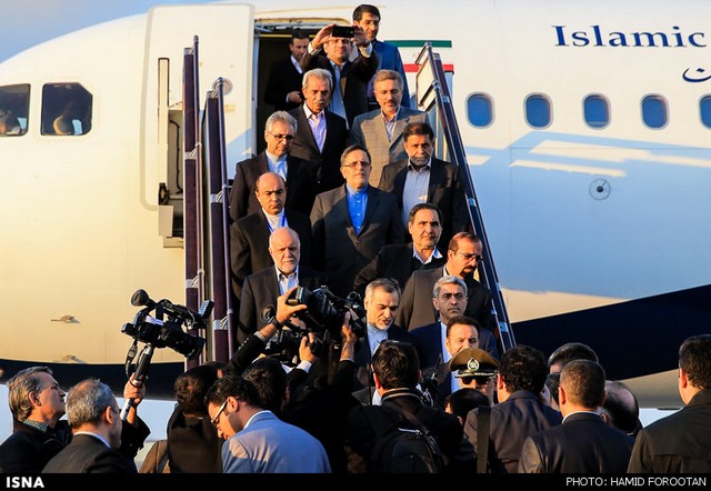 سفر رییس جمهور به باکو (عکس)