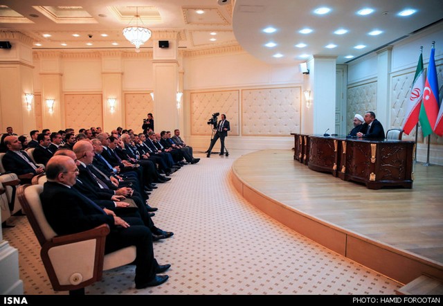 سفر رییس جمهور به باکو (عکس)