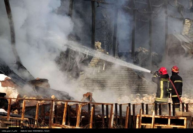 آتش سوزی انبار کالاهای چوبی - مشهد (عکس)