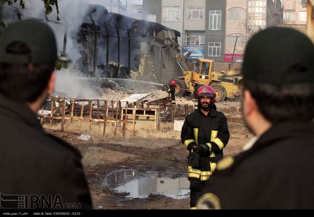 آتش سوزی انبار کالاهای چوبی - مشهد (عکس)