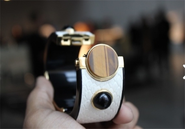 دستبند طلایی اینتل برای علاقمندکردن خانمها به فناوری دستبند طلایی اینتل برای علاقمندکردن خانمها به فناوری