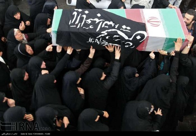 تدفین سه شهید گمنام در بازار تهران