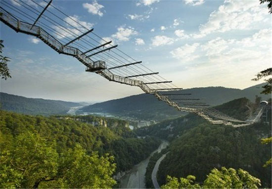 عجیب ترین پل‌ های عابر دنیا (+عکس)