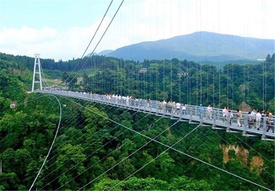 عجیب ترین پل‌ های عابر دنیا (+عکس)