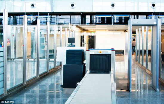 اسکنر فرودگاه، جان یک زن را گرفت (+عکس)