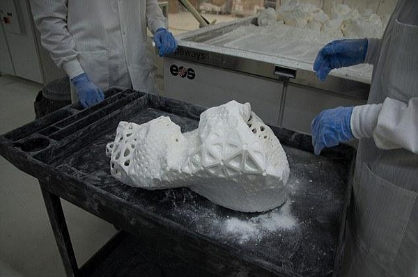 چاپ نخستین لباس چهار بعدی جهان چاپ نخستین لباس چهار بعدی جهان