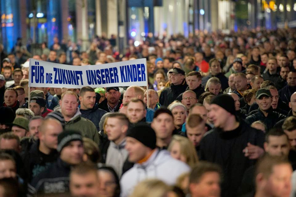 تظاهرات مخالفان و موافقان اسلامی شدن آلمان (+عکس)