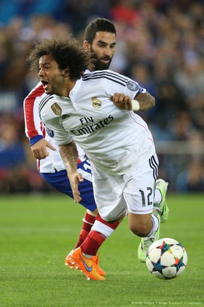 خطر حذف زیرگوش رئال(عکس)