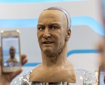 روباتی که چهره خوانی می کند روباتی که چهره خوانی می کند