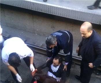 خودکشی نافرجام در مترو صادقیه خودکشی نافرجام در مترو صادقیه