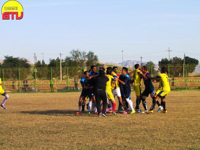 شلیک گلوله نیروی انتظامی در مسابقه فوتبال(+عکس)