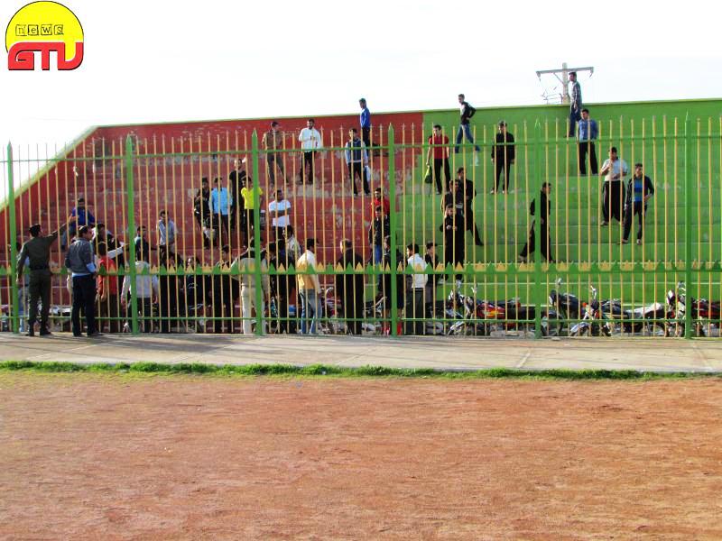 شلیک گلوله نیروی انتظامی در مسابقه فوتبال(+عکس)