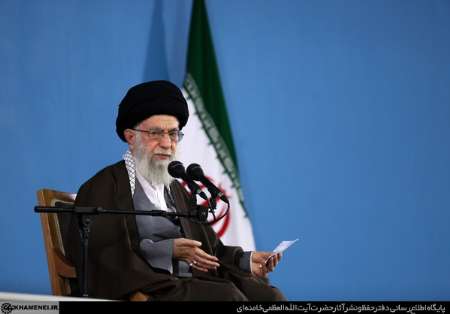 رهبر انقلاب در دیدار مردم قم: امروز بیعت با انقلاب و امام بیعت با پیامبر است