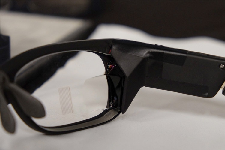 کارل زایس عینک‌ هوشمند تولید می‌کند
